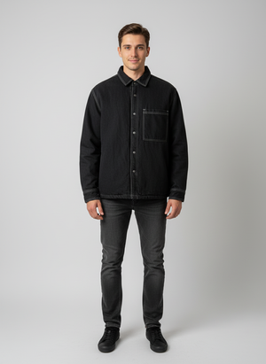 דוגמן לובש את המוצר