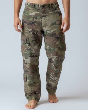 דוגמן לובש את המוצר