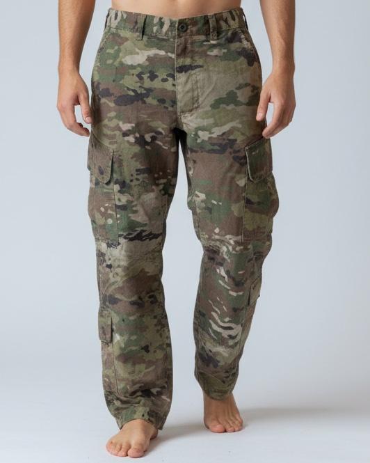 דוגמן לובש את המוצר