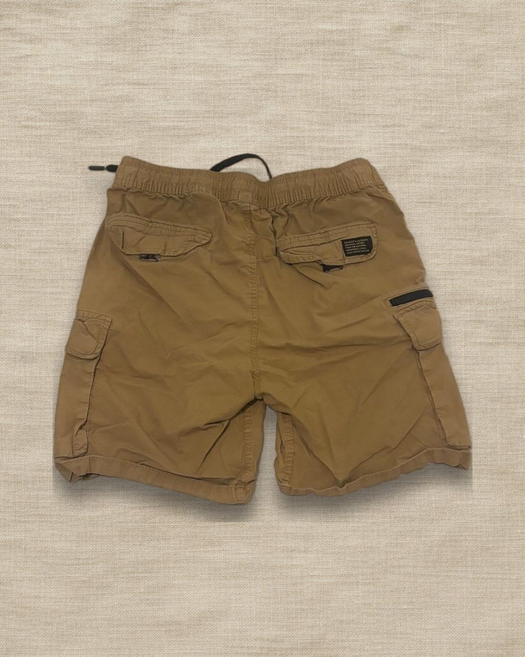 מכנסי קרגו קצרים בצבע קאמל H&M