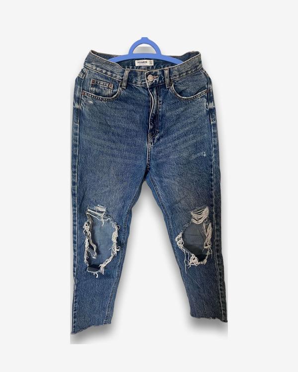ג'ינס כחול קרוע לנשים Pull&Bear בסטייל רחוב