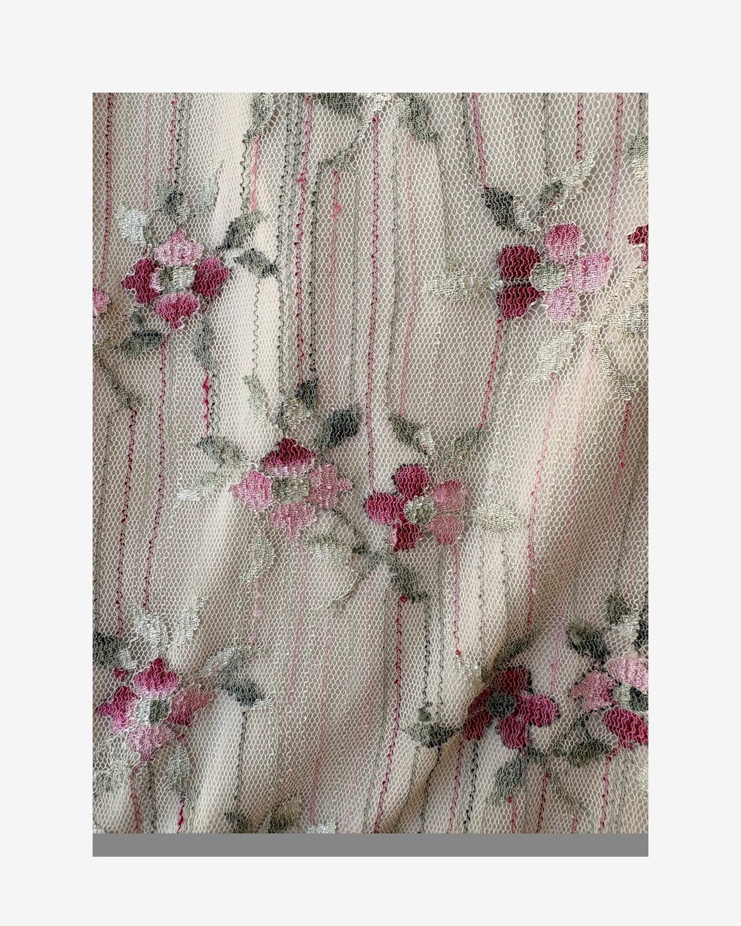 שמלת וינטג׳ 90s Studio Y עם רקמת פרחים | Romantic Mesh Midi