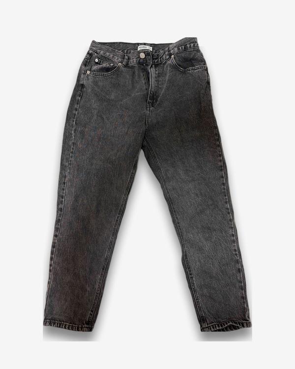 ג'ינס שחור בגזרת מותן גבוהה של Pull&Bear