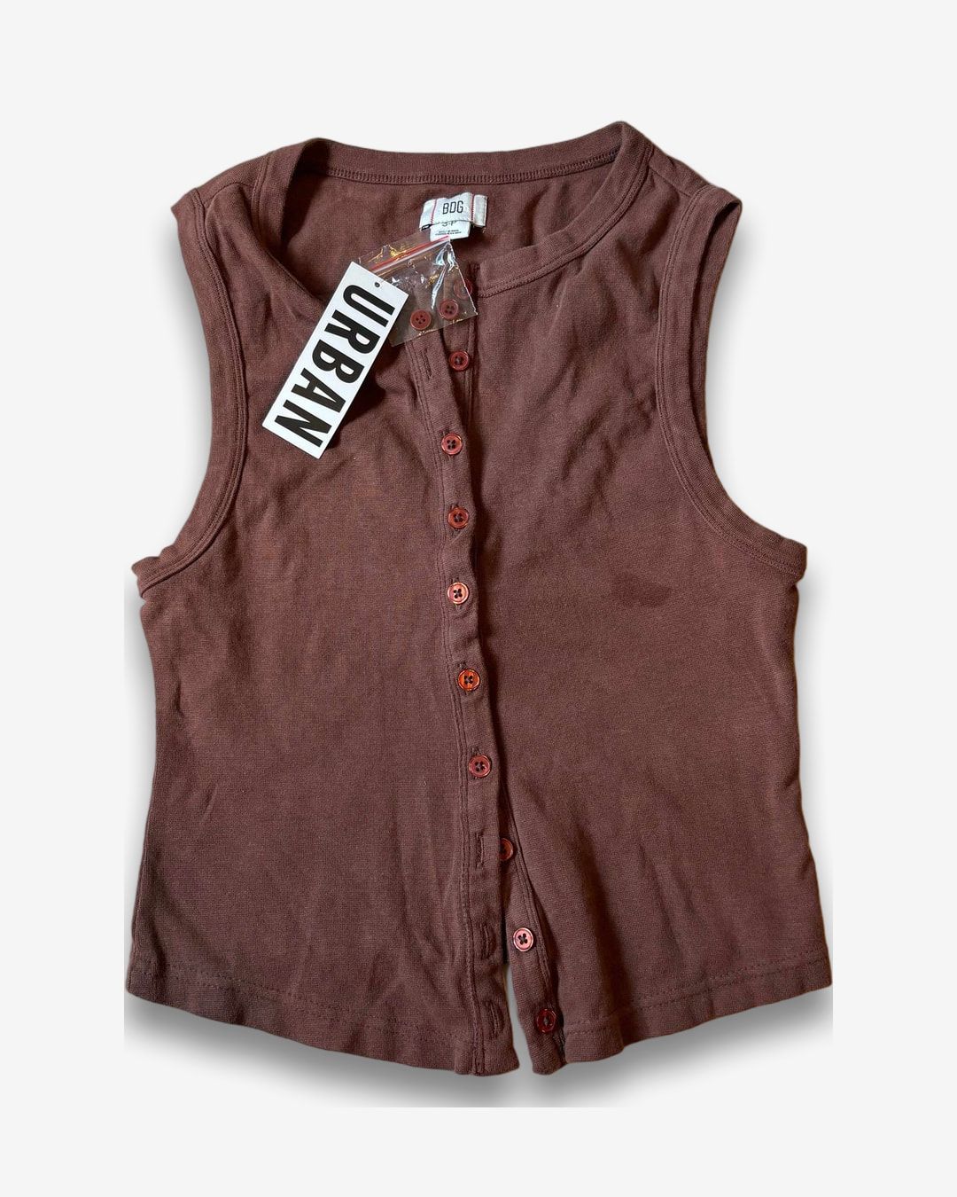 גופיית כפתורים חומה של Urban Outfitters חדשה