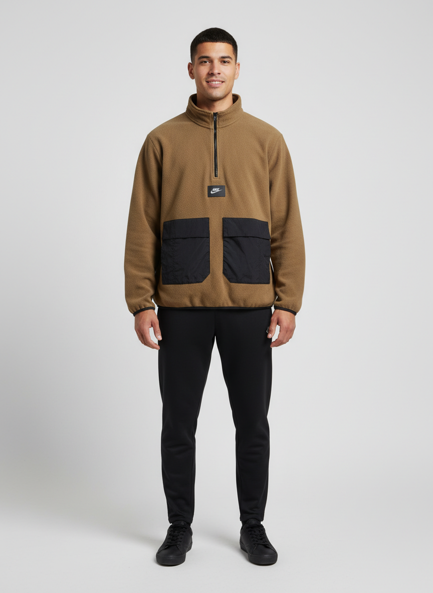 דוגמן לובש את המוצר