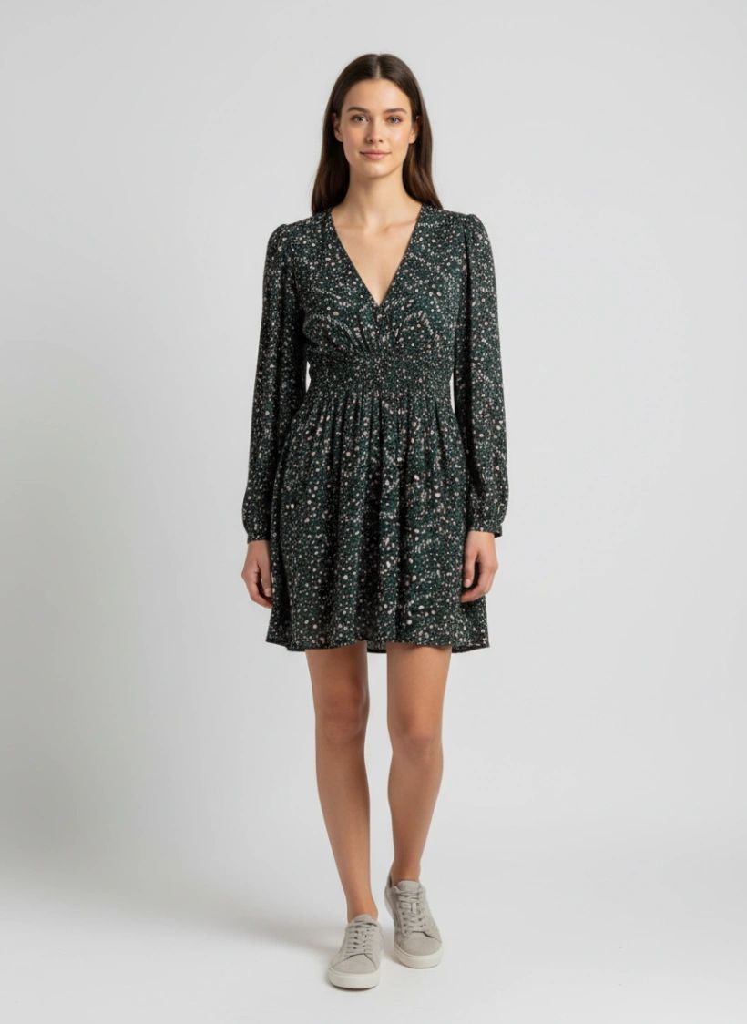 דוגמן לובש את המוצר