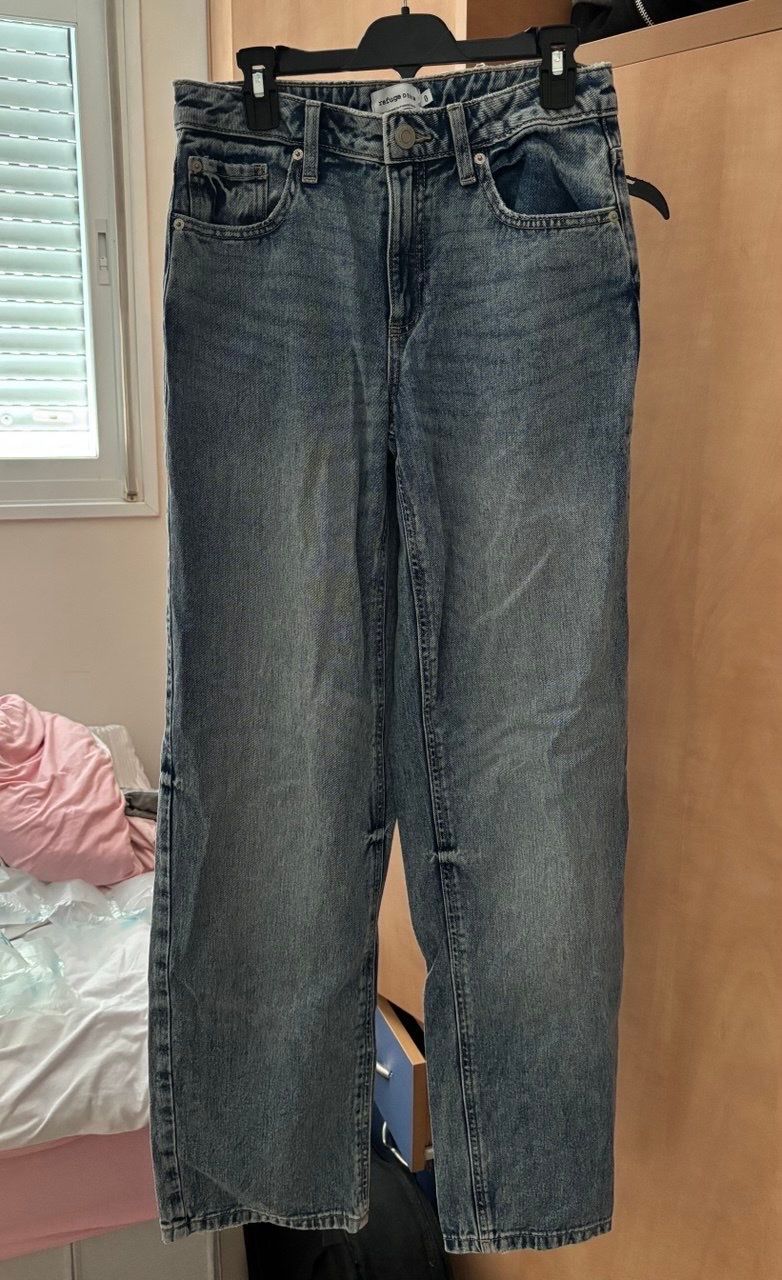 ג'ינס לנשים בגזרת wide leg תכלת בהיר