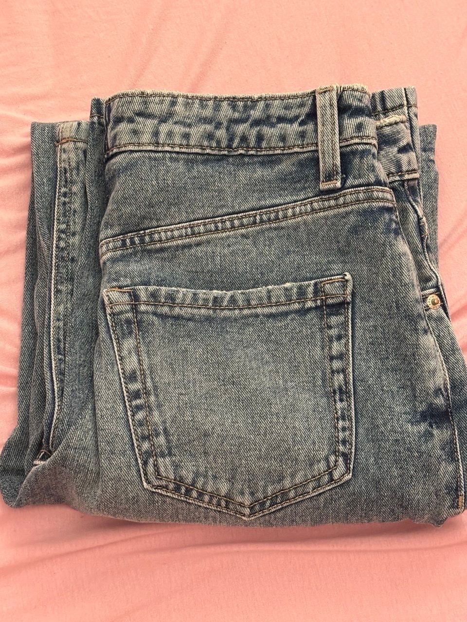 ג'ינס לנשים בגזרת wide leg תכלת בהיר