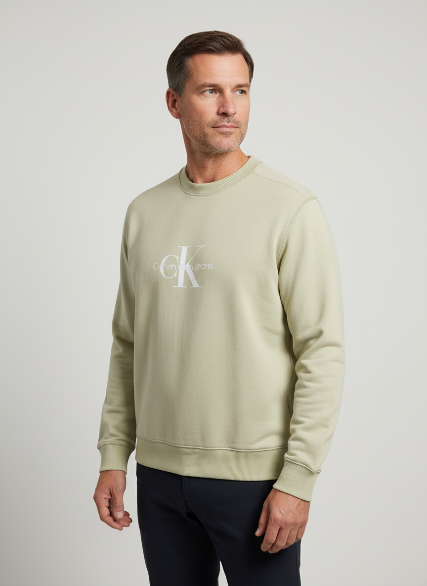 דוגמן לובש את המוצר