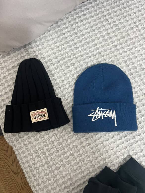 זוג כובעי גרב Stussy מקוריים - שחור וכחול