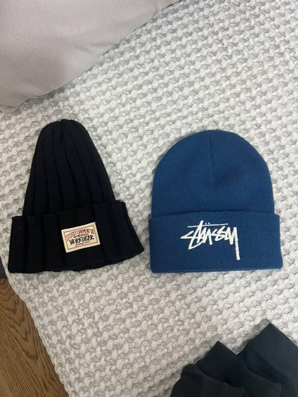זוג כובעי גרב Stussy מקוריים - שחור וכחול