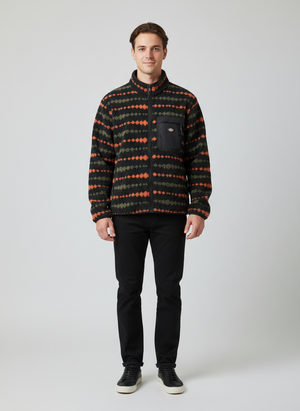 דוגמן לובש את המוצר