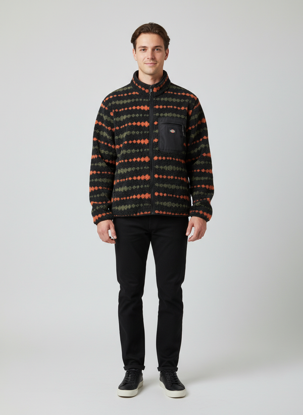 דוגמן לובש את המוצר