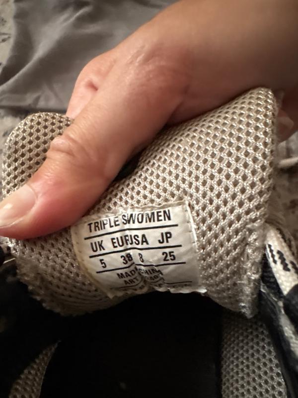נעלי סניקרס Balenciaga טריפל S בצבע בז' ושחור