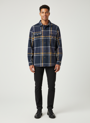 דוגמן לובש את המוצר