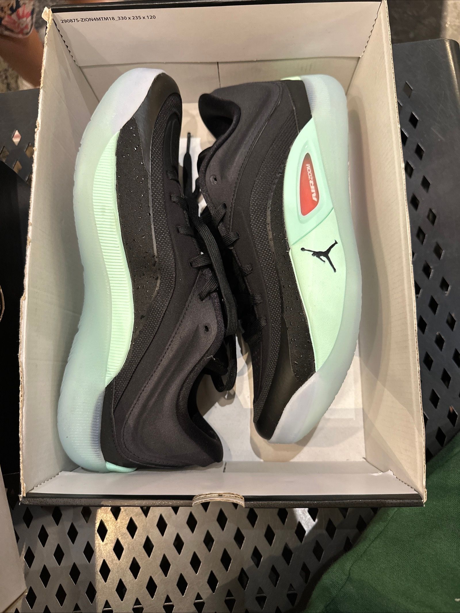 נעלי כדורסל Jordan zion 4
