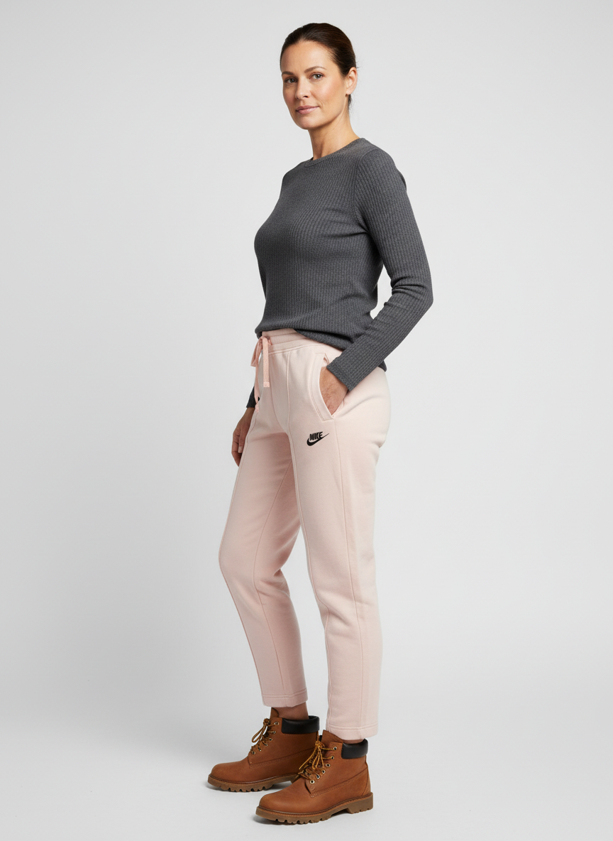 דוגמן לובש את המוצר