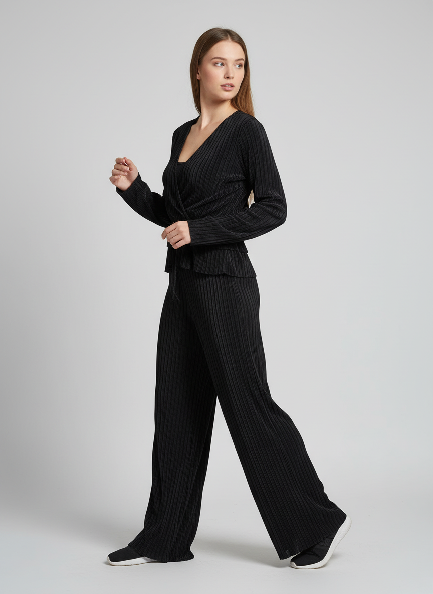 דוגמן לובש את המוצר