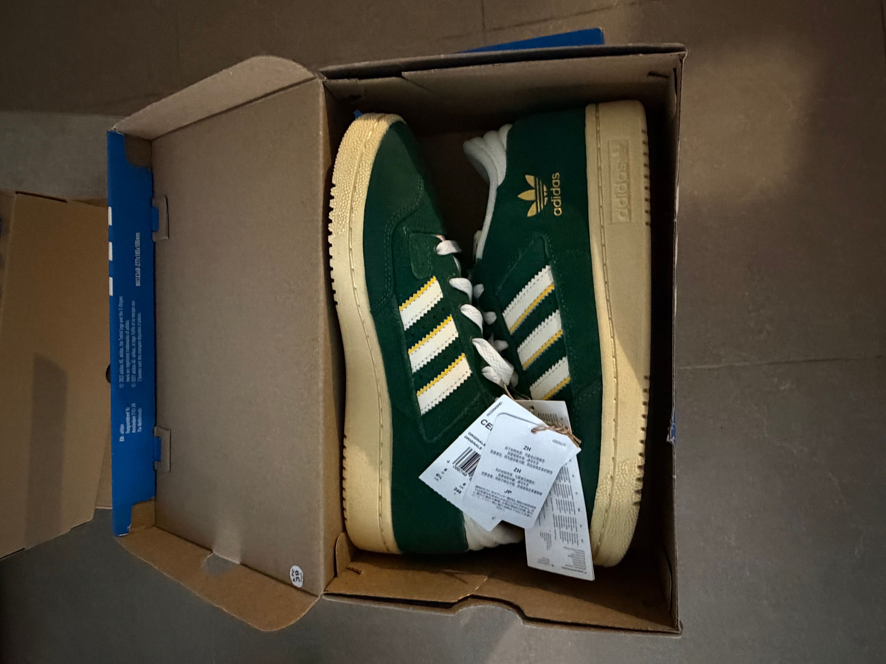 נעלי adidas חדשות מהקופסא