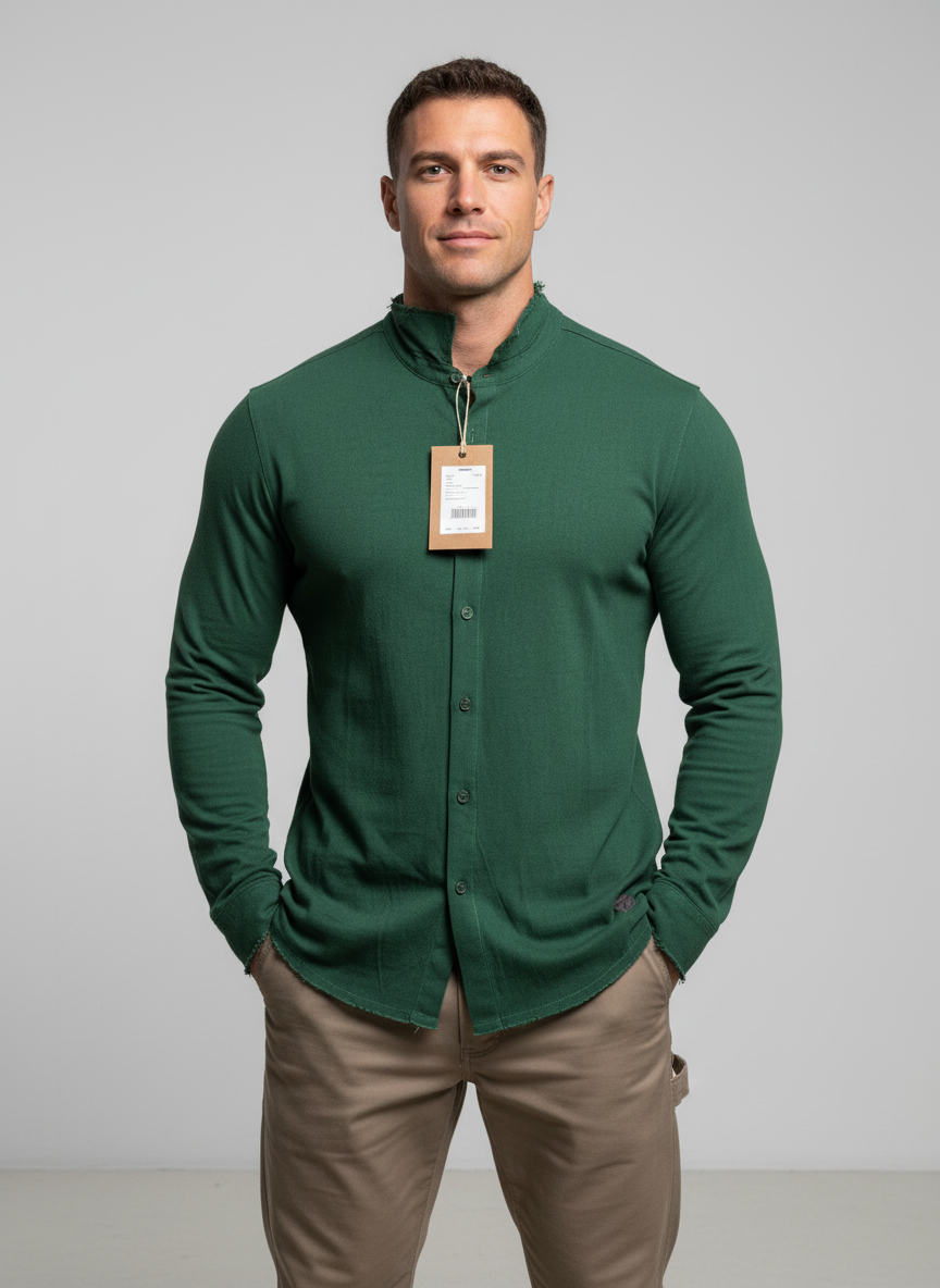 דוגמן לובש את המוצר