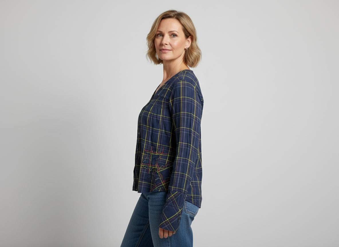 דוגמן לובש את המוצר