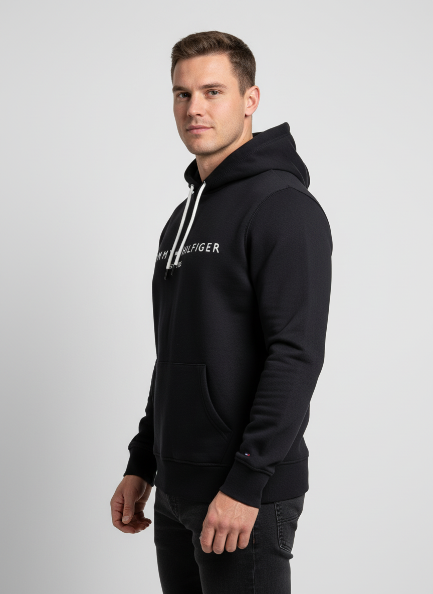 דוגמן לובש את המוצר