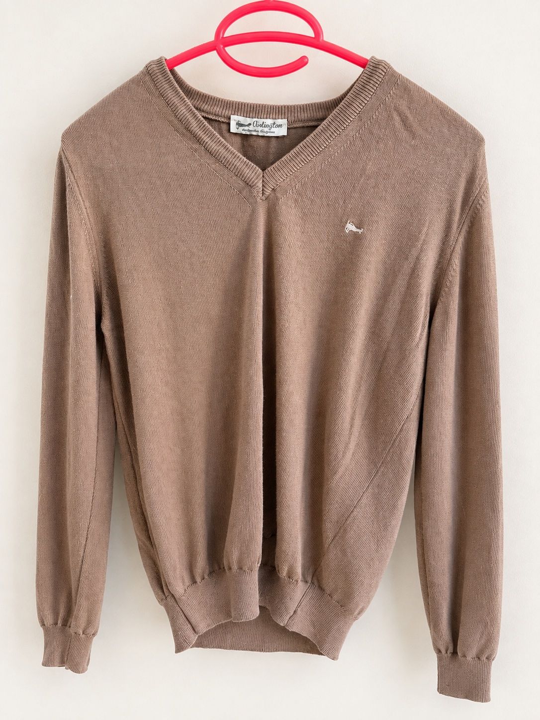 סריג וינטג׳ Airlington בגוון שוקולד | 90s Preppy V-Neck