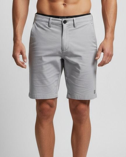 דוגמן לובש את המוצר