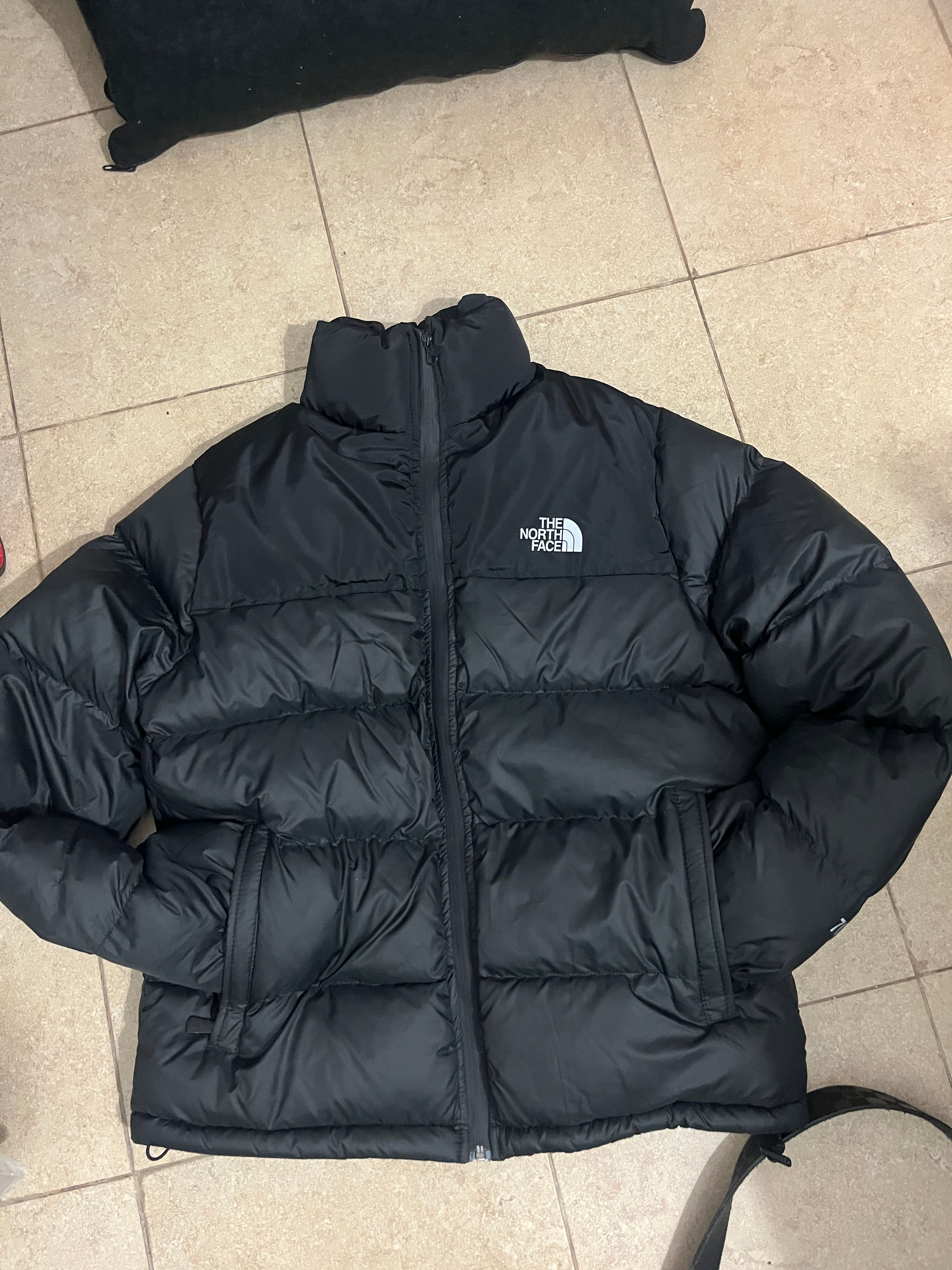 מעיל פוך שחור של The North Face