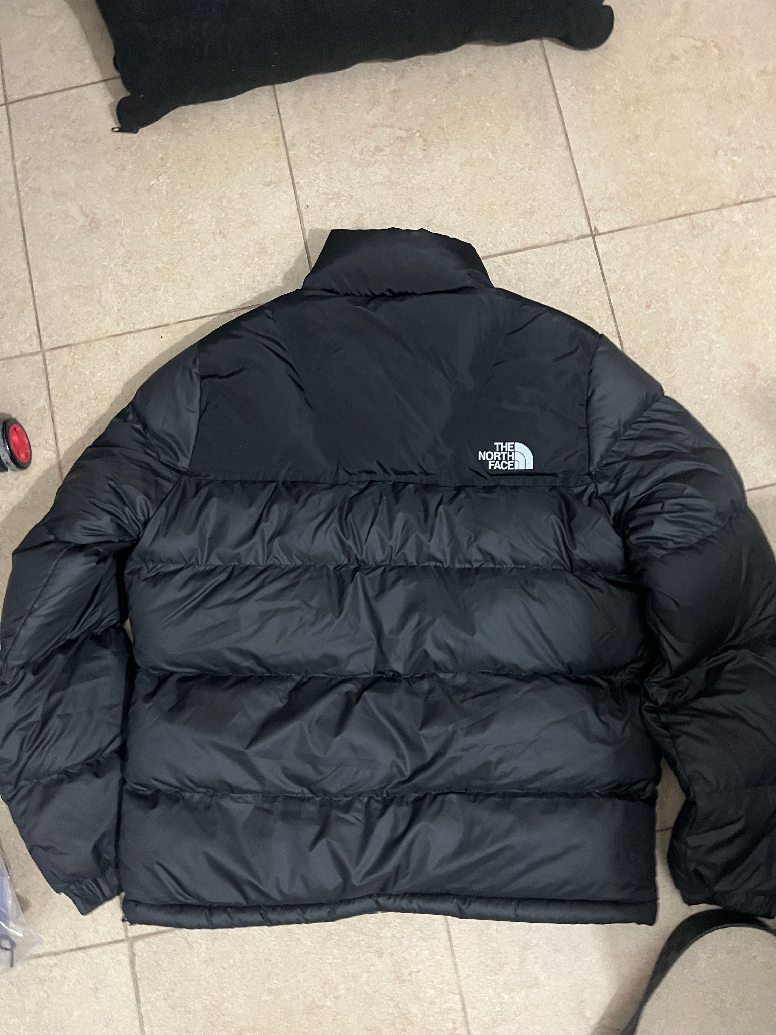 מעיל פוך שחור של The North Face