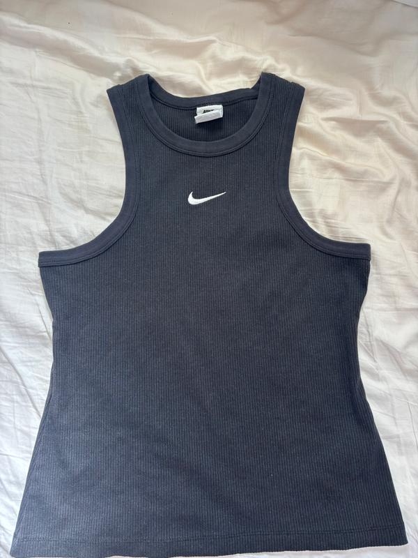 גופיית ריב אפורה של Nike