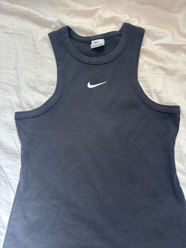 גופיית ריב אפורה של Nike